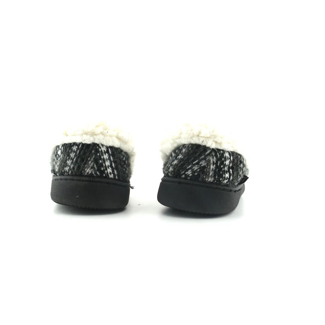 MUK LUKS .