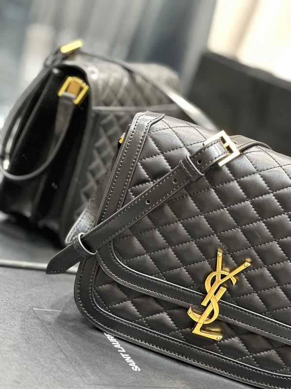 Amelia - YSL Bag - 1842