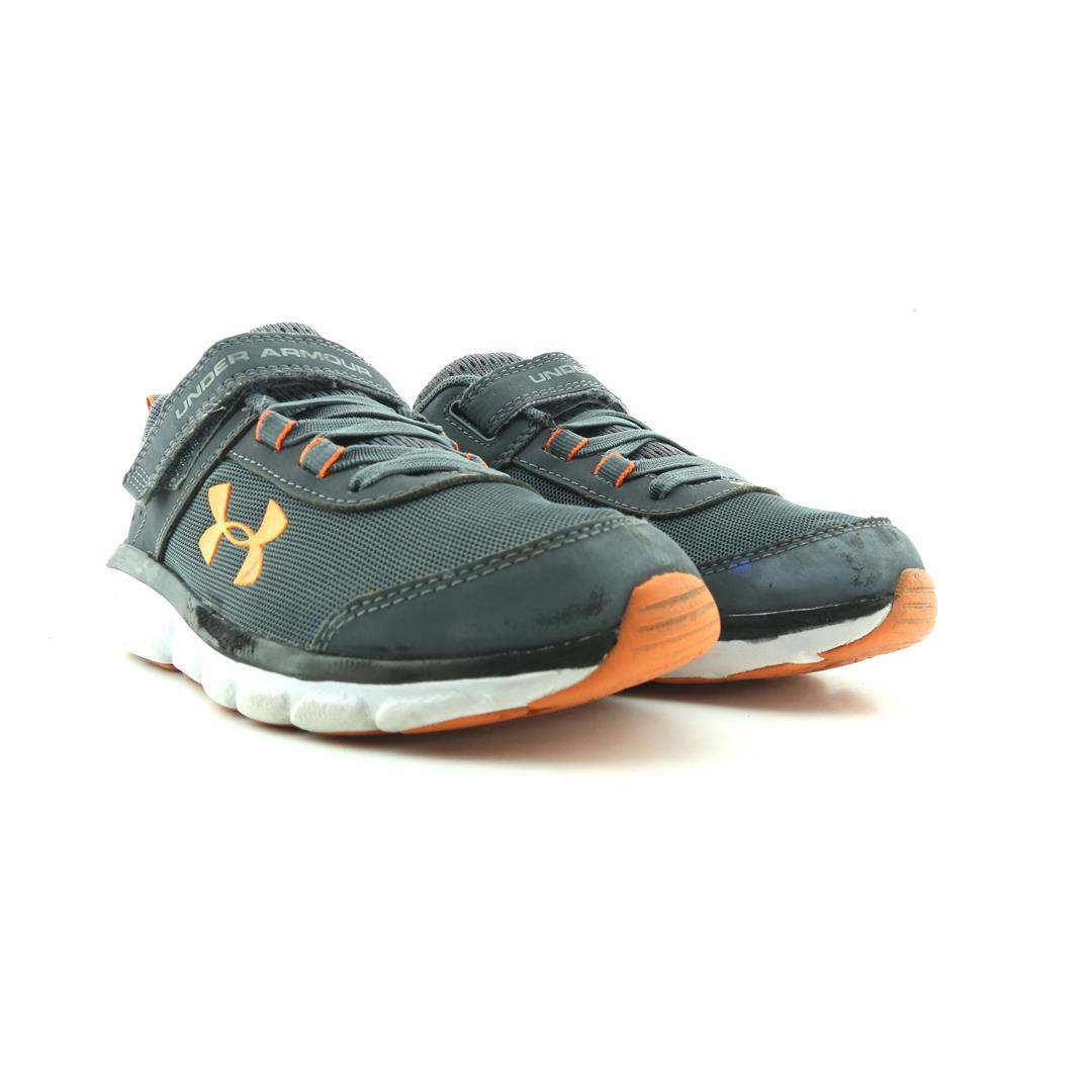 UNDER ARMOUR  ASSERT 8