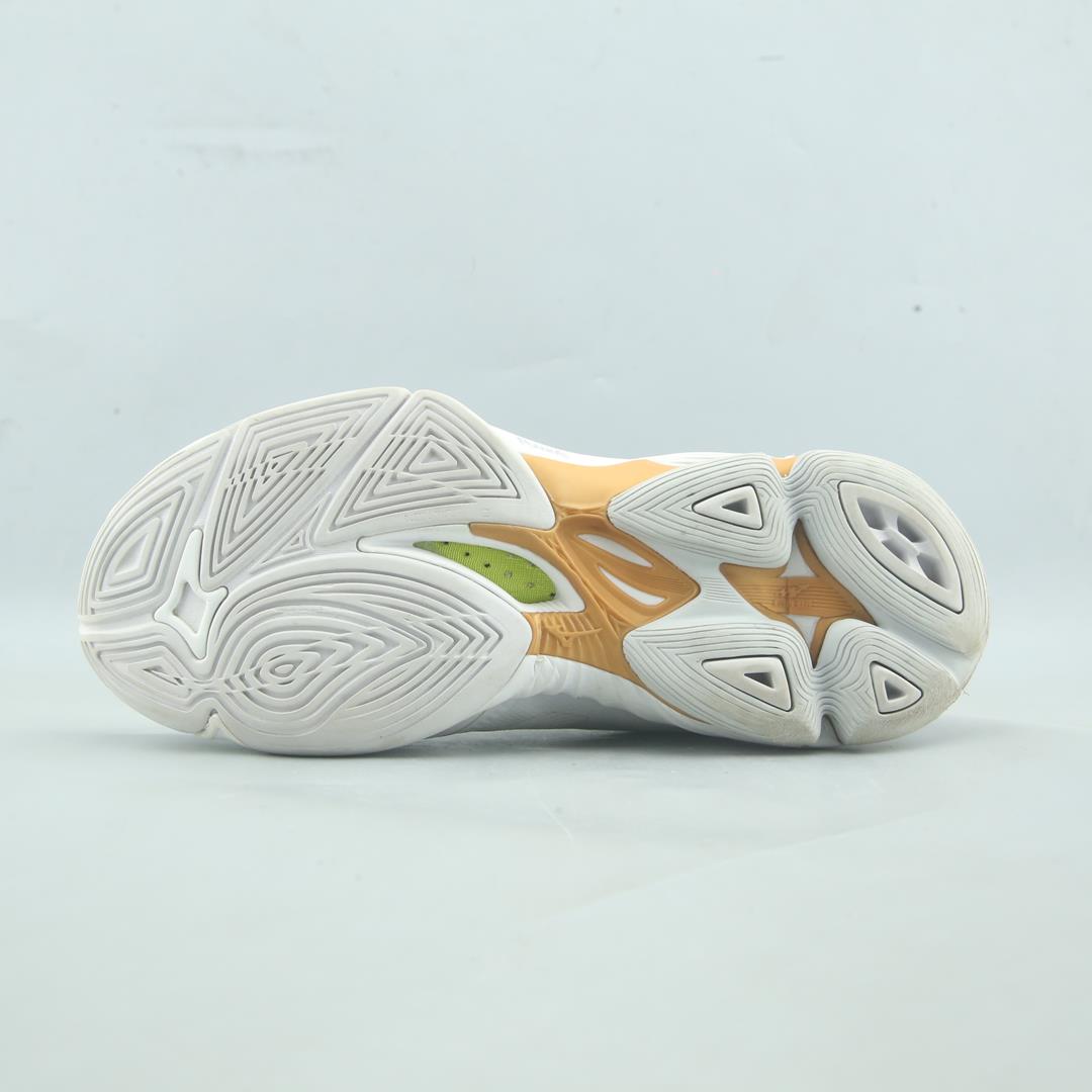 MIZUNO WAVE LIGHTNING Z6