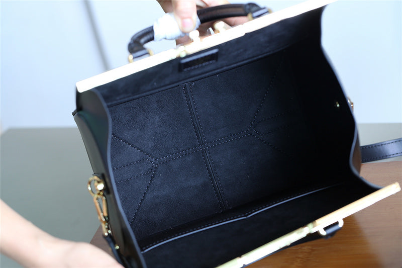 Fan Fashion Lu-Vi bags - 8180