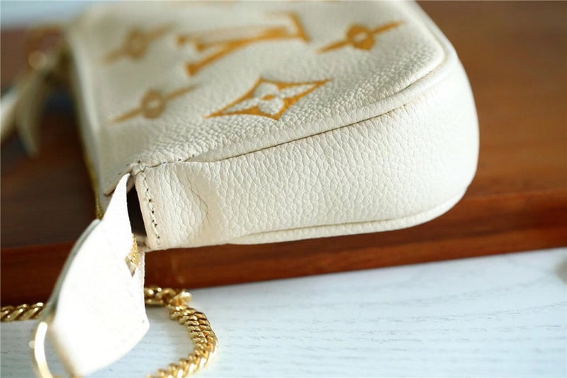 Fan Fashion Lu-Vi bags - 8835