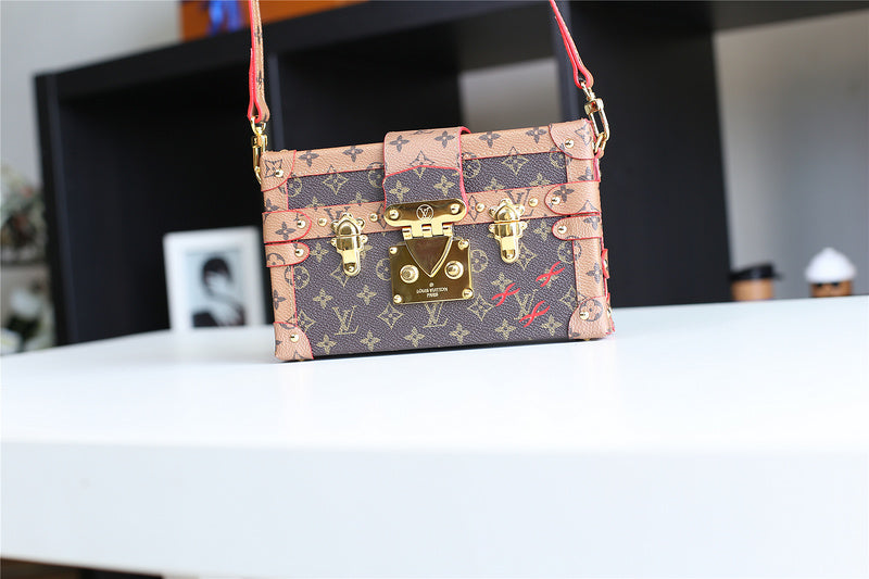 Fan Fashion Lu-Vi bags - 8220