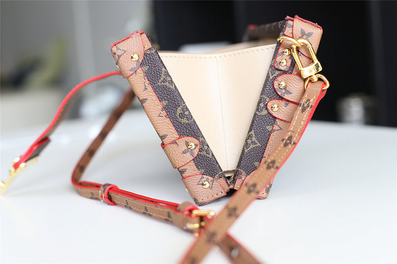 Fan Fashion Lu-Vi bags - 8220
