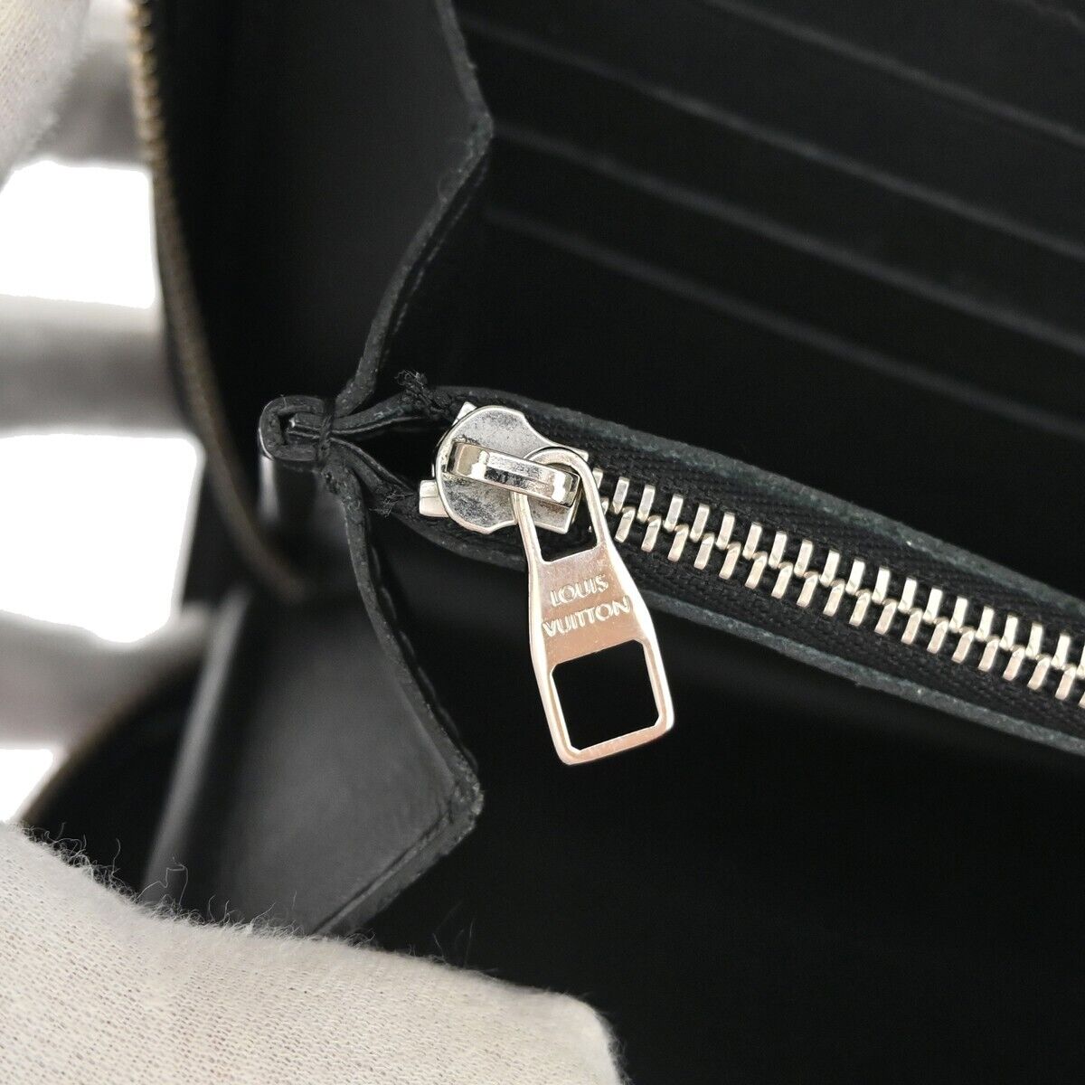 LOUIS VUITTON Zippy XL Wallet