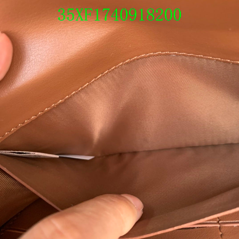 Amelia - CAH Wallet - 083