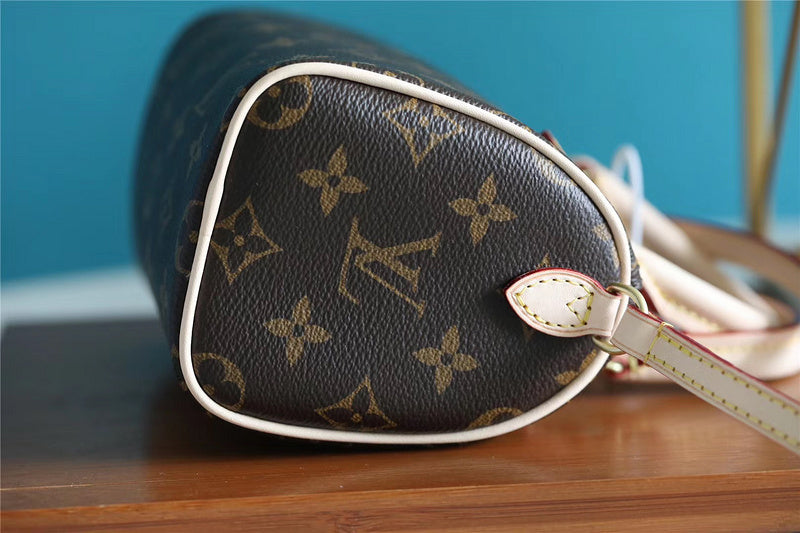 Fan Fashion Lu-Vi bags - 8156