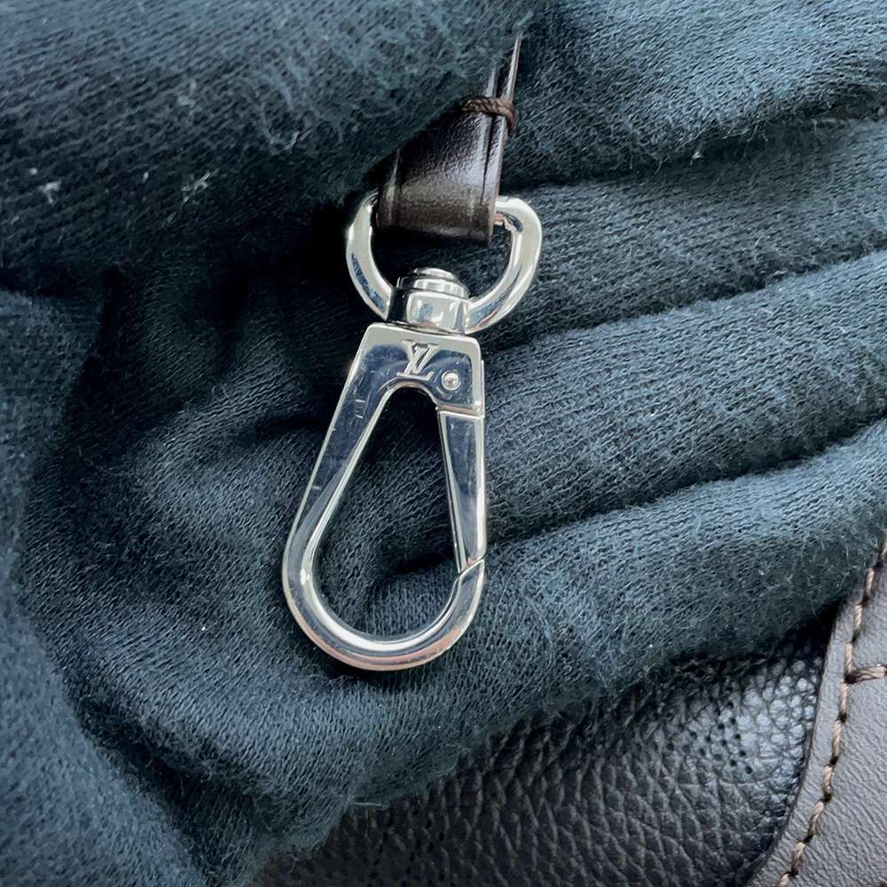 Louis Vuitton Mahina Leather Hina MM Shoulder Bag Black