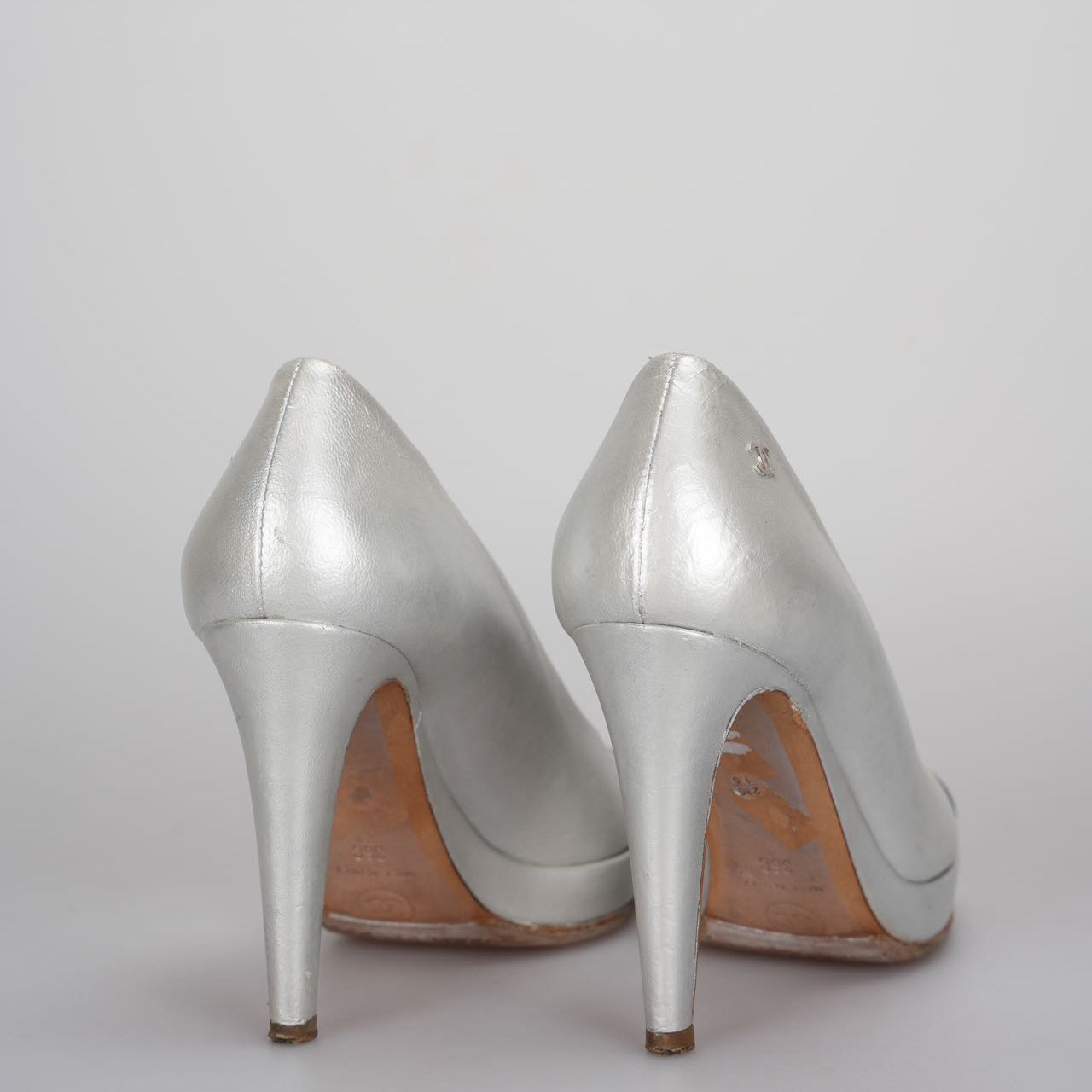 Chanel Silver/Black Nubuck Leather Cap Toe Pumps Size 36