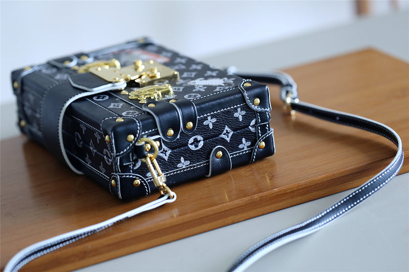Fan Fashion Lu-Vi bags - 8211