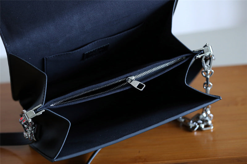 Fan Fashion Lu-Vi bags - 8143
