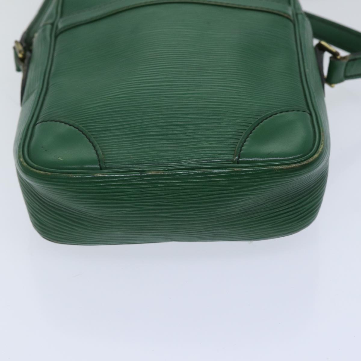 LOUIS VUITTON Epi Danube Shoulder Bag Green M45634 LV Auth 89323