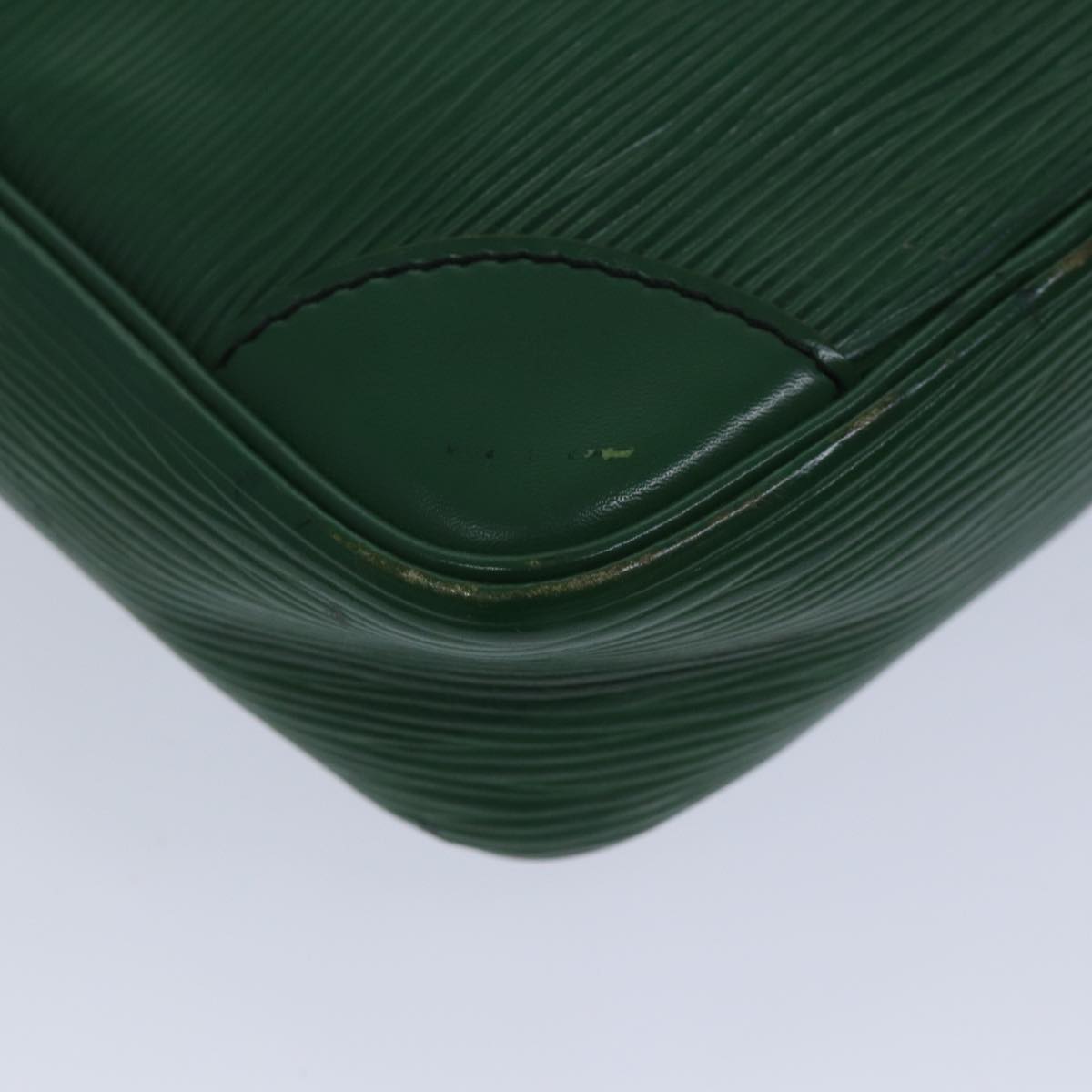 LOUIS VUITTON Epi Danube Shoulder Bag Green M45634 LV Auth 89323