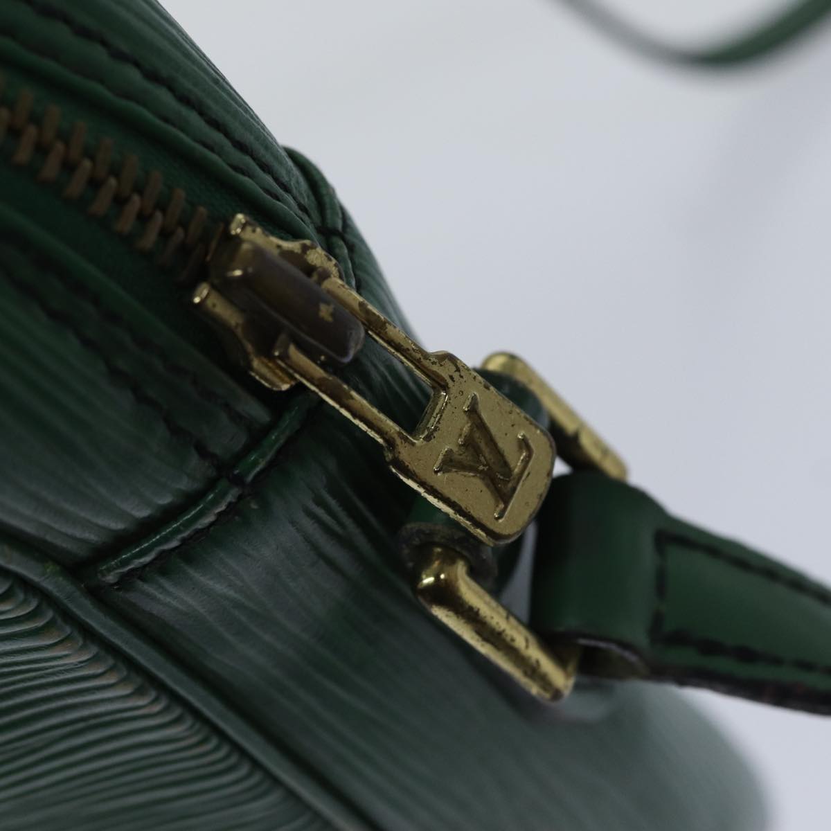 LOUIS VUITTON Epi Danube Shoulder Bag Green M45634 LV Auth 89323
