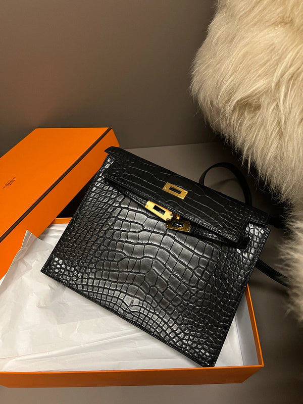 Amelia - HMS Bags - 1628
