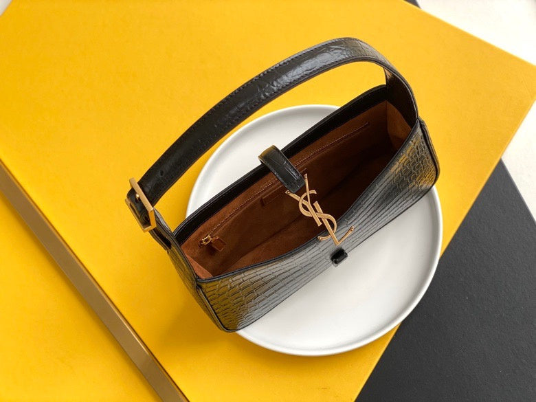 Amelia - YSL Bag - 3778