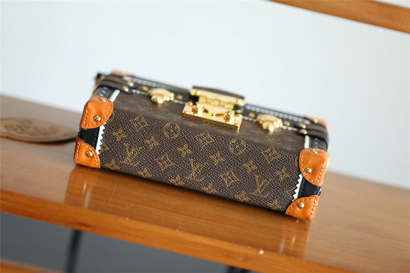 Fan Fashion Lu-Vi bags - 8236
