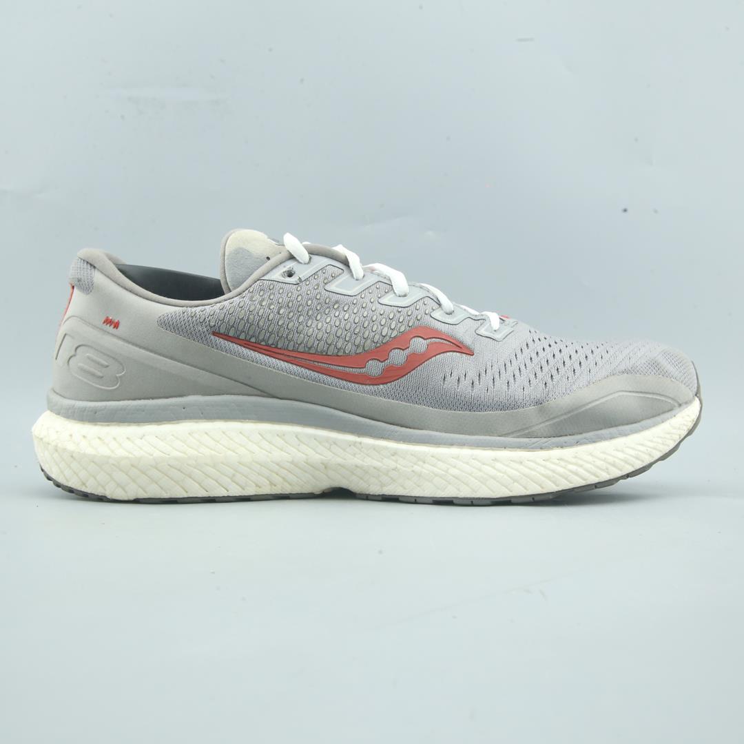 SAUCONY TRUMPH 18