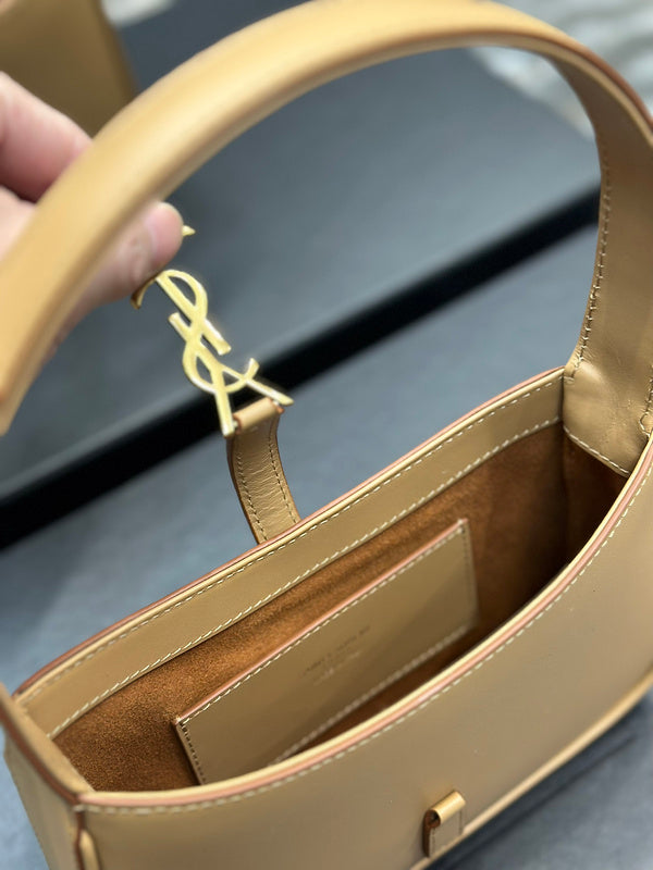 Amelia - YSL Bag - 2495