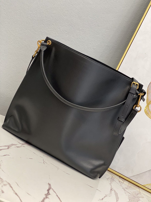 Amelia - YSL Bag - 2147