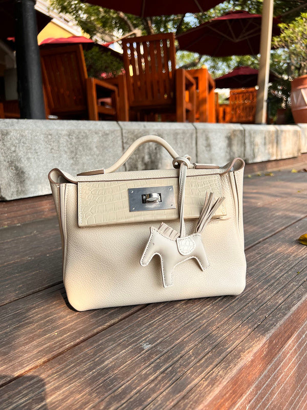 Amelia - HMS Bags - 1757