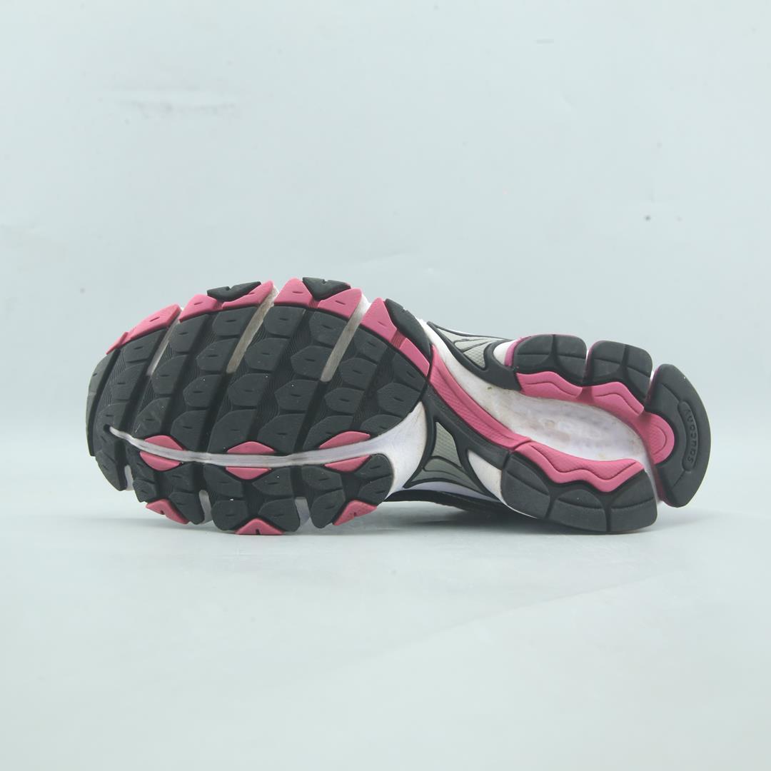 SAUCONY STRATOS 5