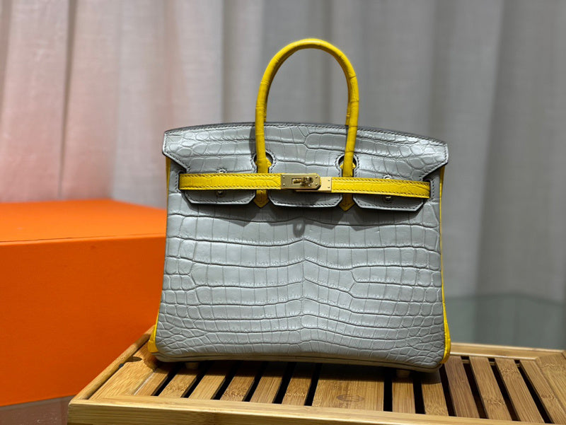 Amelia - HMS Bags - 1742