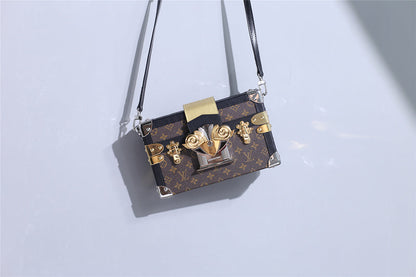 Fan Fashion Lu-Vi bags - 8226