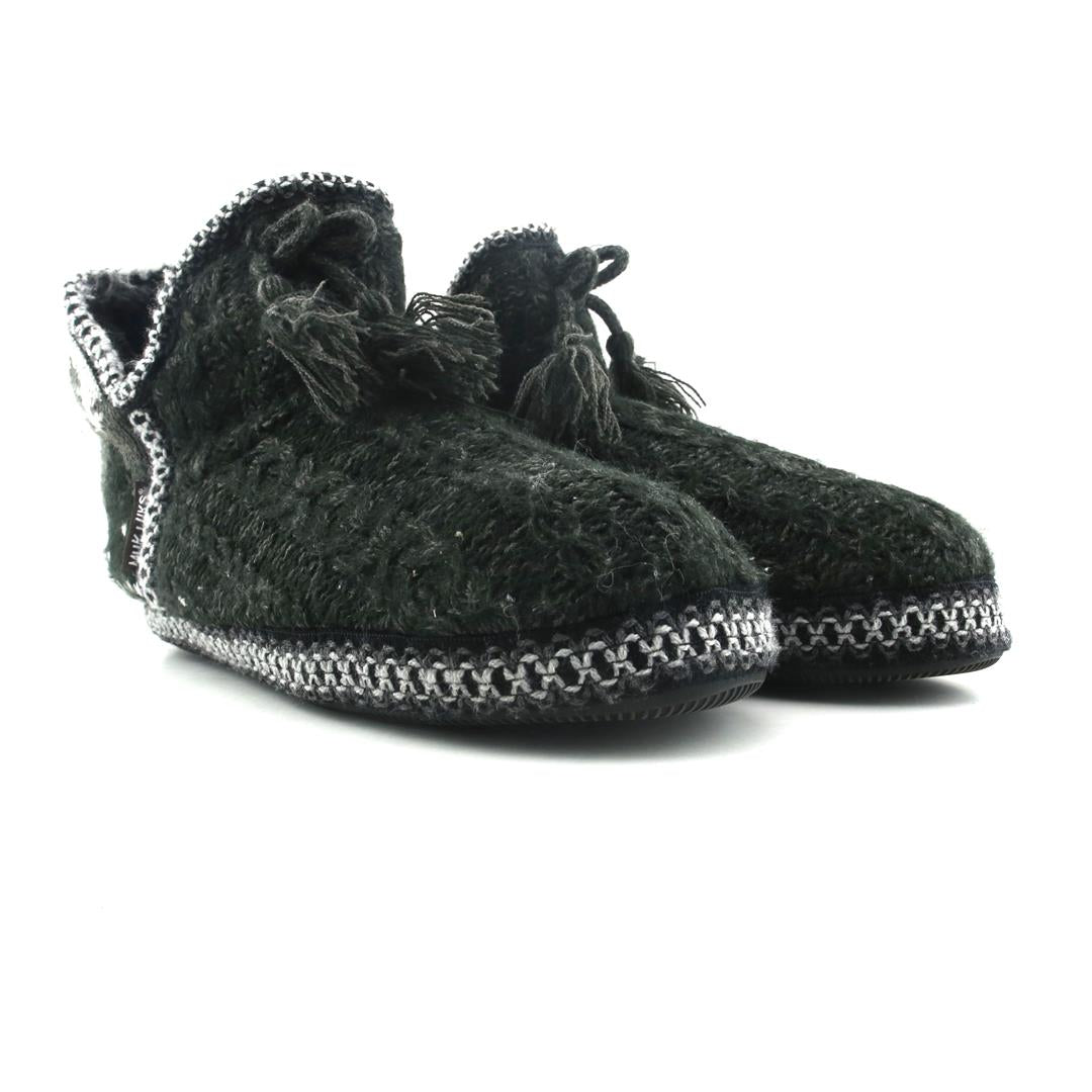 MUK LUKS .
