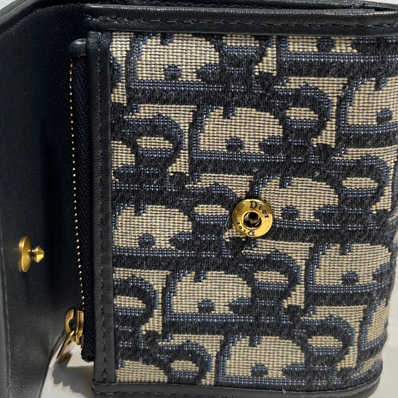 Amelia - DOR Wallets - 022
