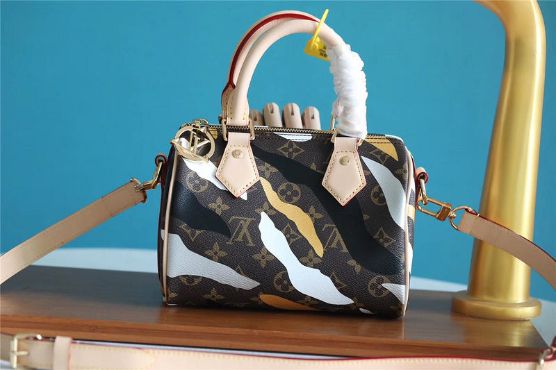 Fan Fashion Lu-Vi bags - 8152