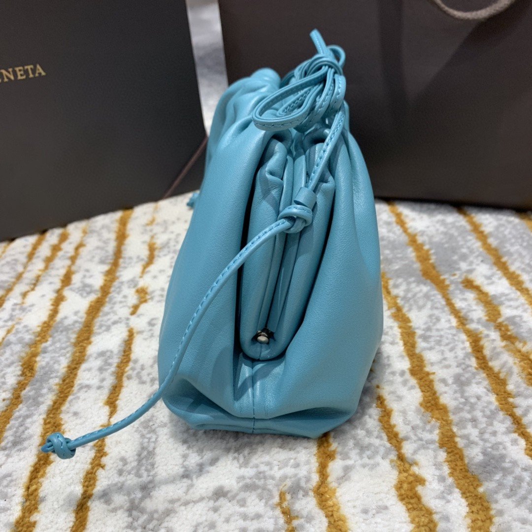 BV Mini Pouch For Women 8.6in/22AmeliaIn Blue
