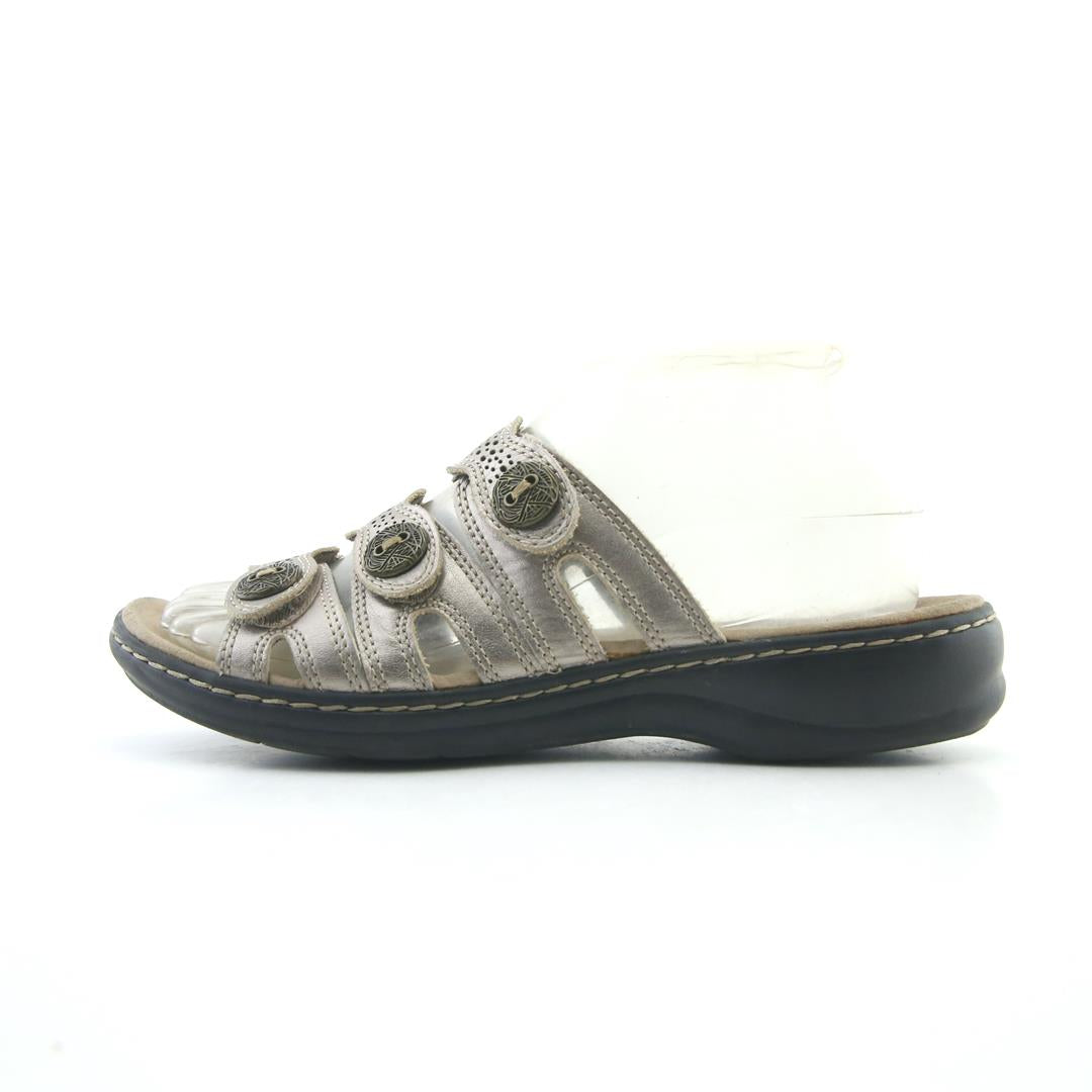 CLARKS COLLECTION