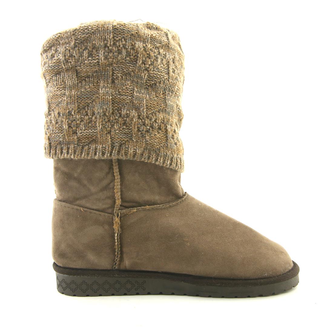 MUK LUKS .