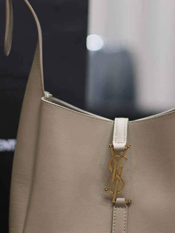 Amelia - YSL Bag - 1853