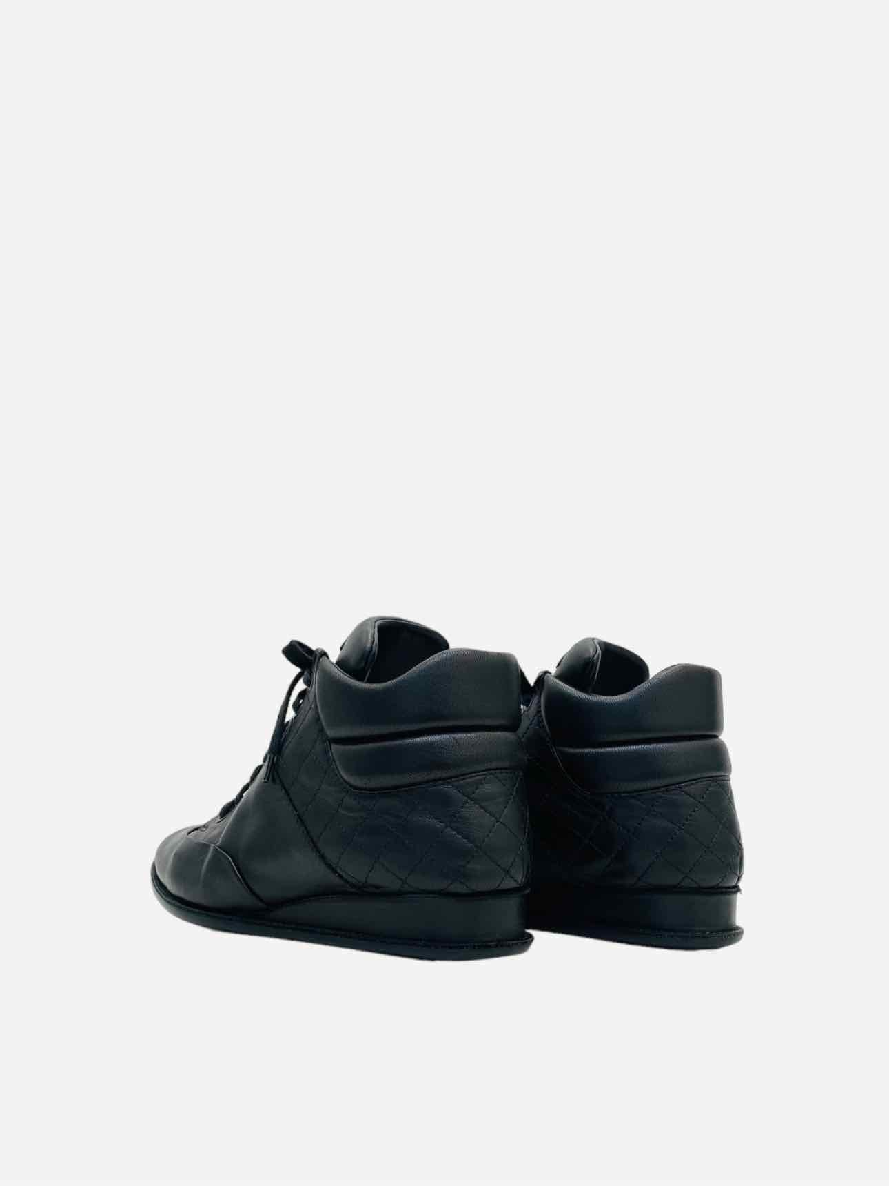 CHANEL High Top Black Quilted Size EU 35.5 Sneakers