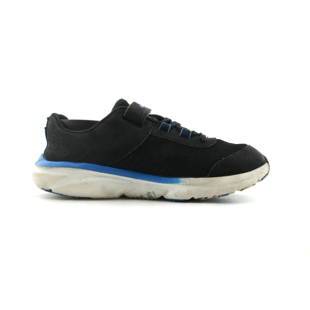UNDER ARMOUR ASSERT 8