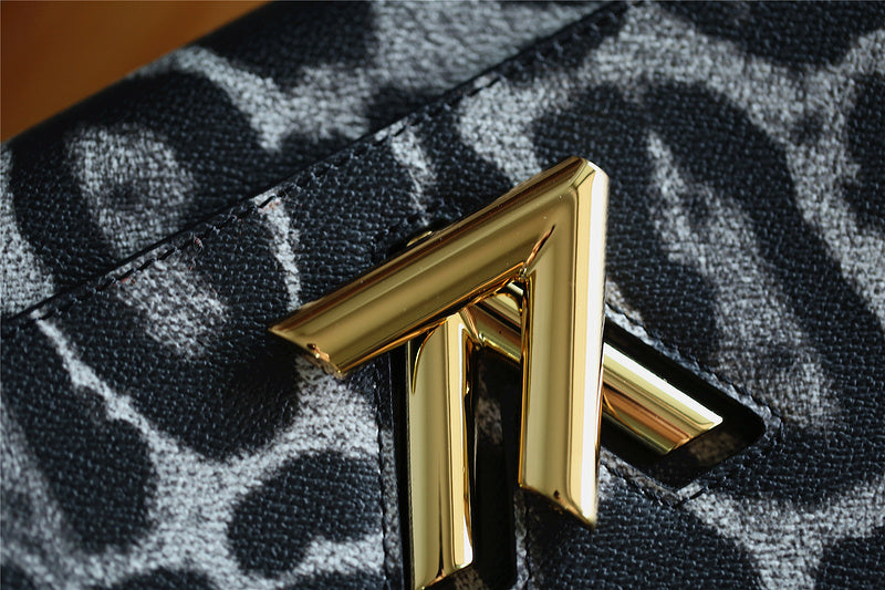 Fan Fashion Lu-Vi bags - 8506