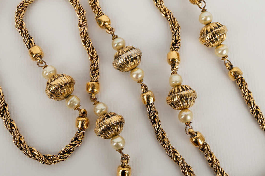 Collier doré Chanel 1984