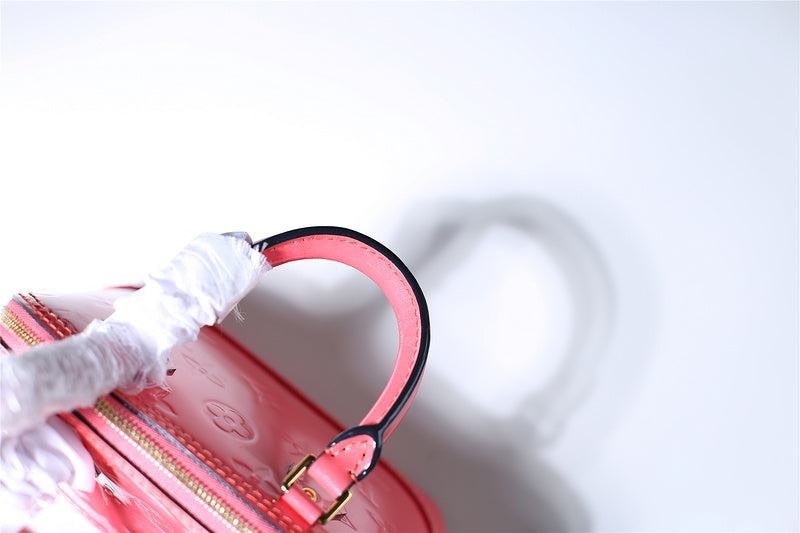 Fan Fashion Lu-Vi bags - 8302