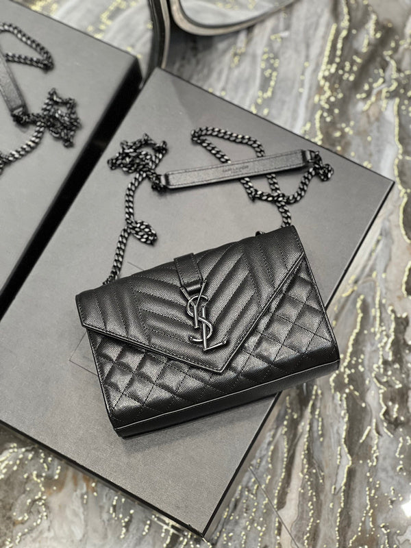 Amelia - YSL Bag - 1902