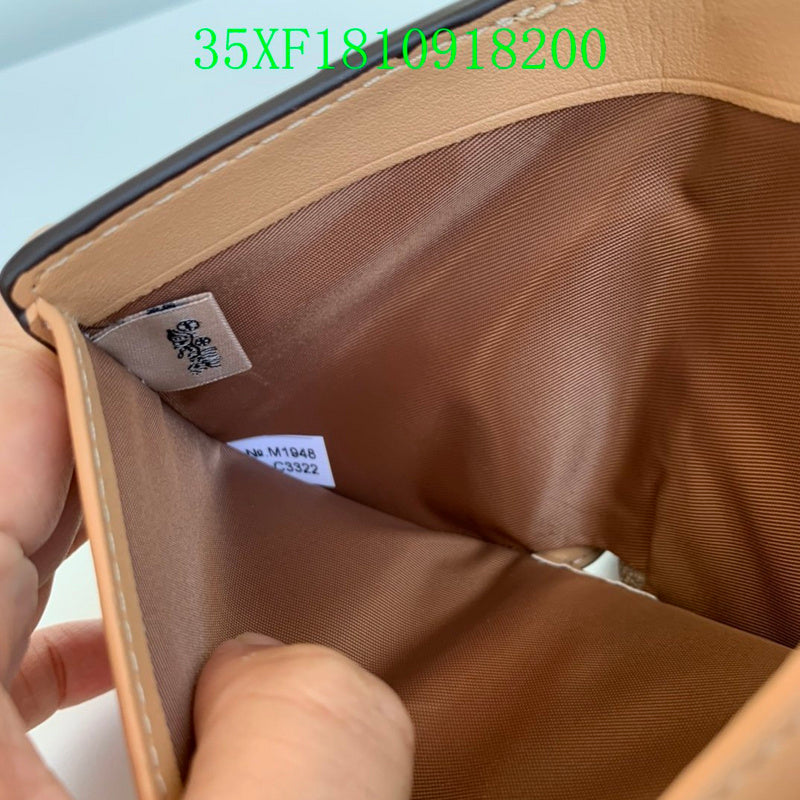Amelia - CAH Wallet - 079