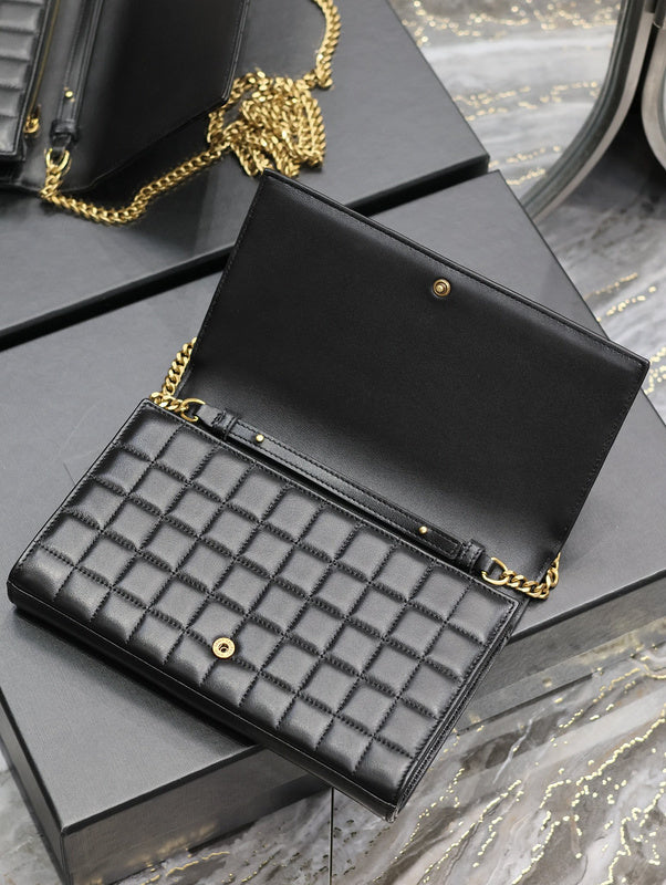 Amelia - YSL Bag - 1810