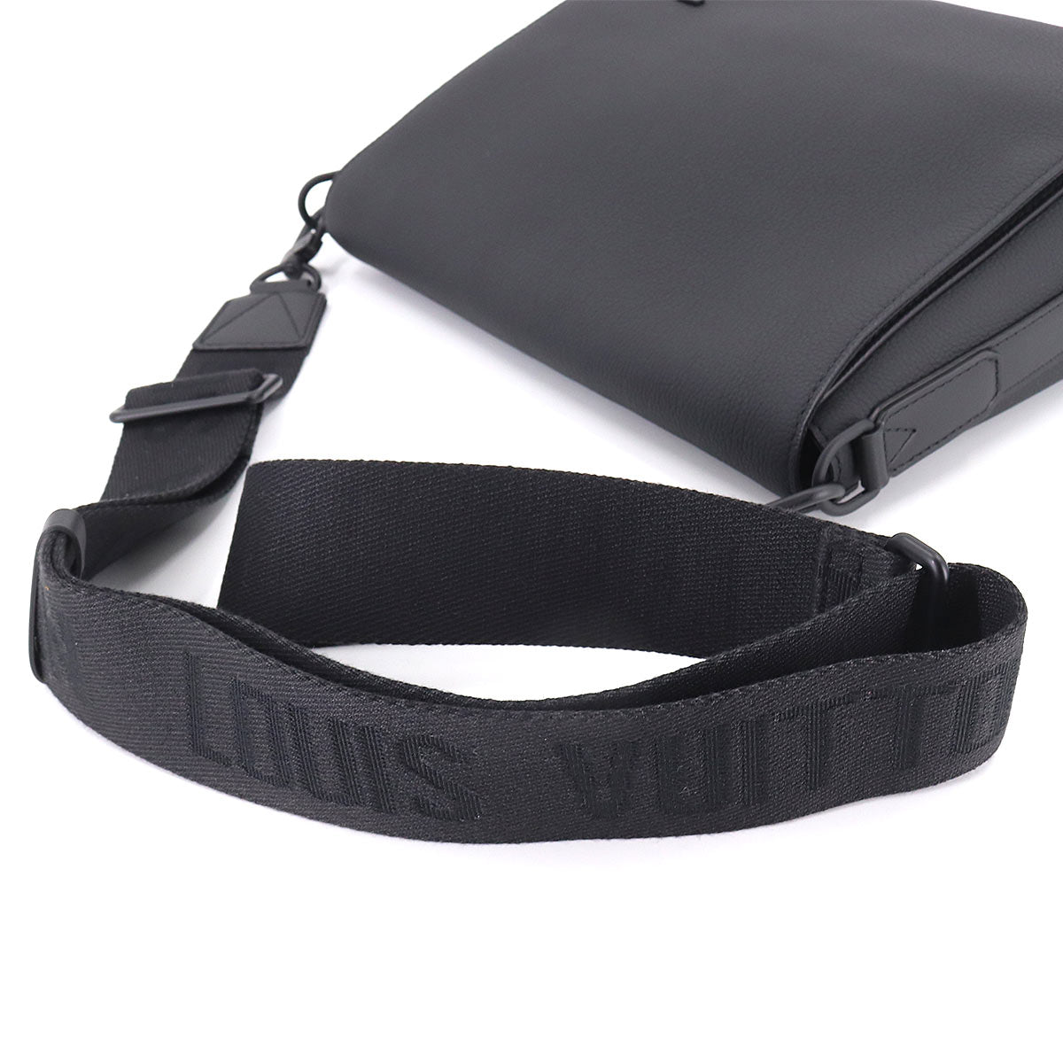 Louis Vuitton Aerogram Takeoff Messenger Shoulder Bag Leather