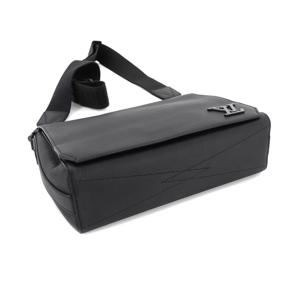 Louis Vuitton Aerogram Takeoff Messenger Shoulder Bag Leather Black