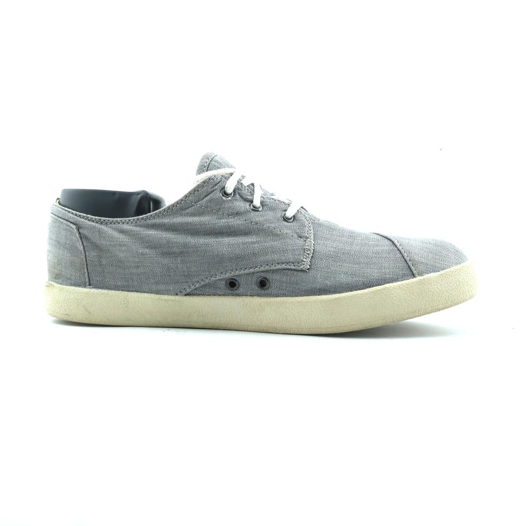 TOMS  PASEO