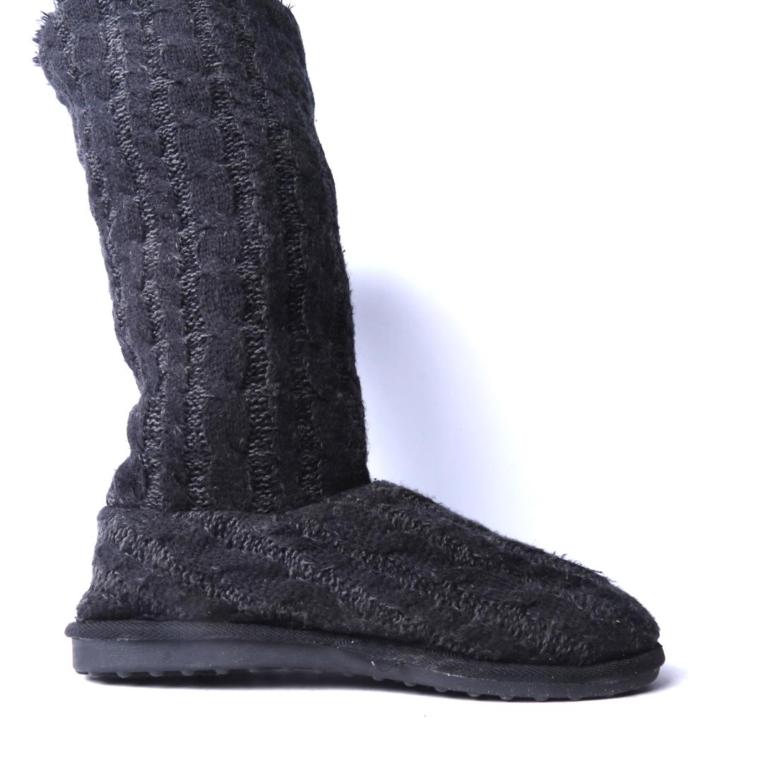MUK LUKS .