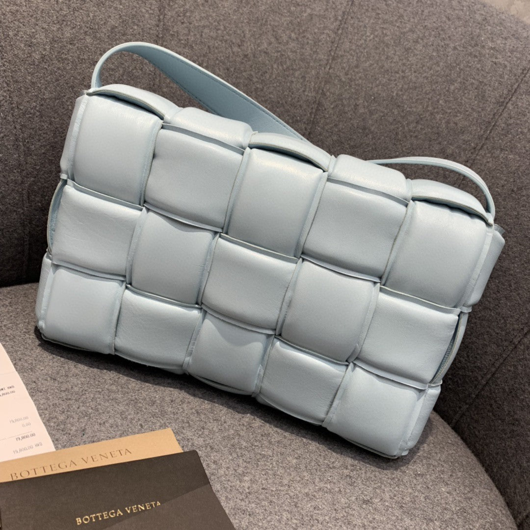 BV Padded Cassette Bag For Women 10.2in/26AmeliaIn Light Blue