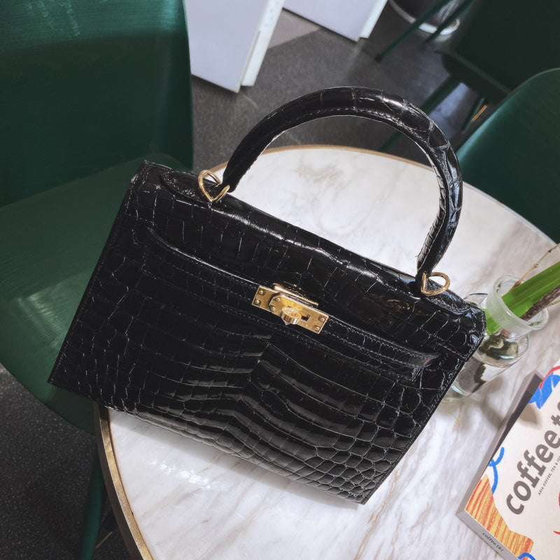 Amelia - HMS Bags - 1619