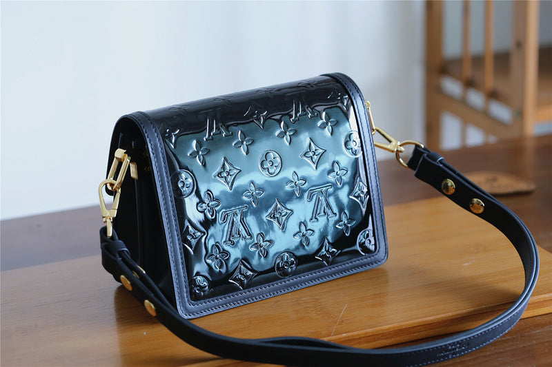 Fan Fashion Lu-Vi bags - 8130